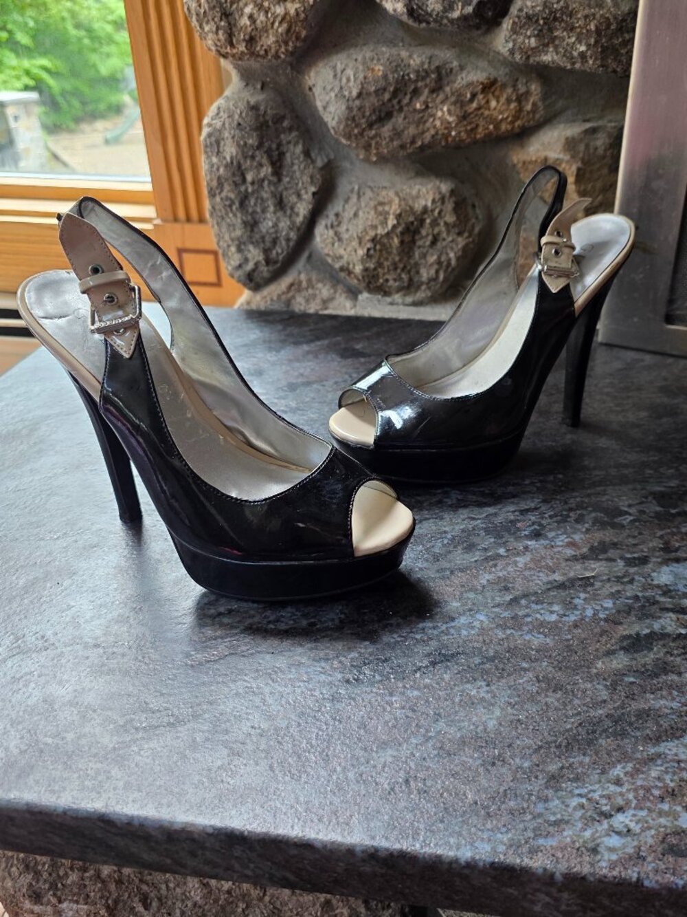 Guess Black Patent Leather Open Toe Platform Heels Size 6M